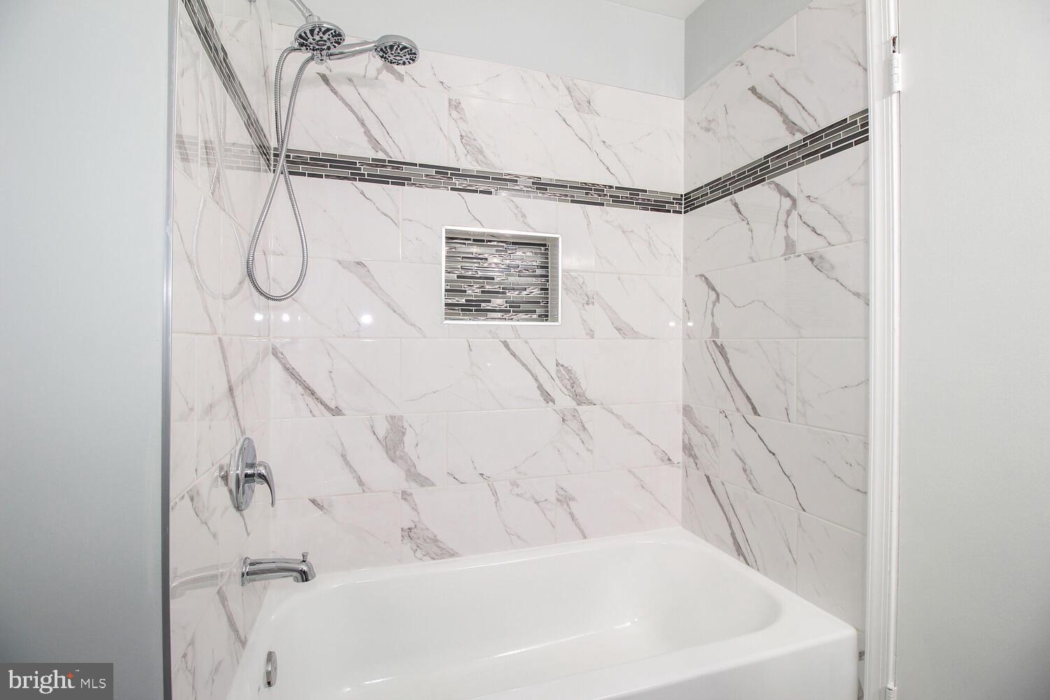 IMPERIAL GARDENS - Residential