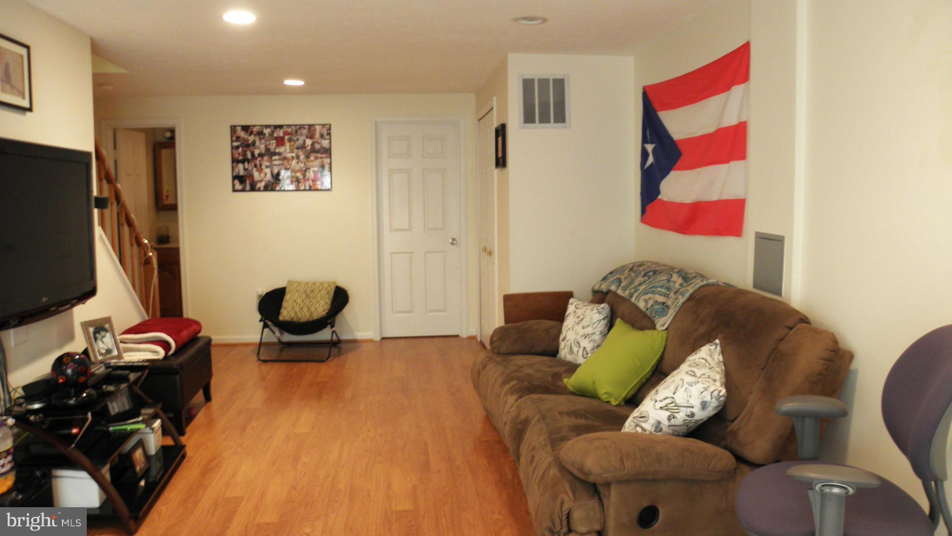 SOUTH KINGS STATION - Residential Lease