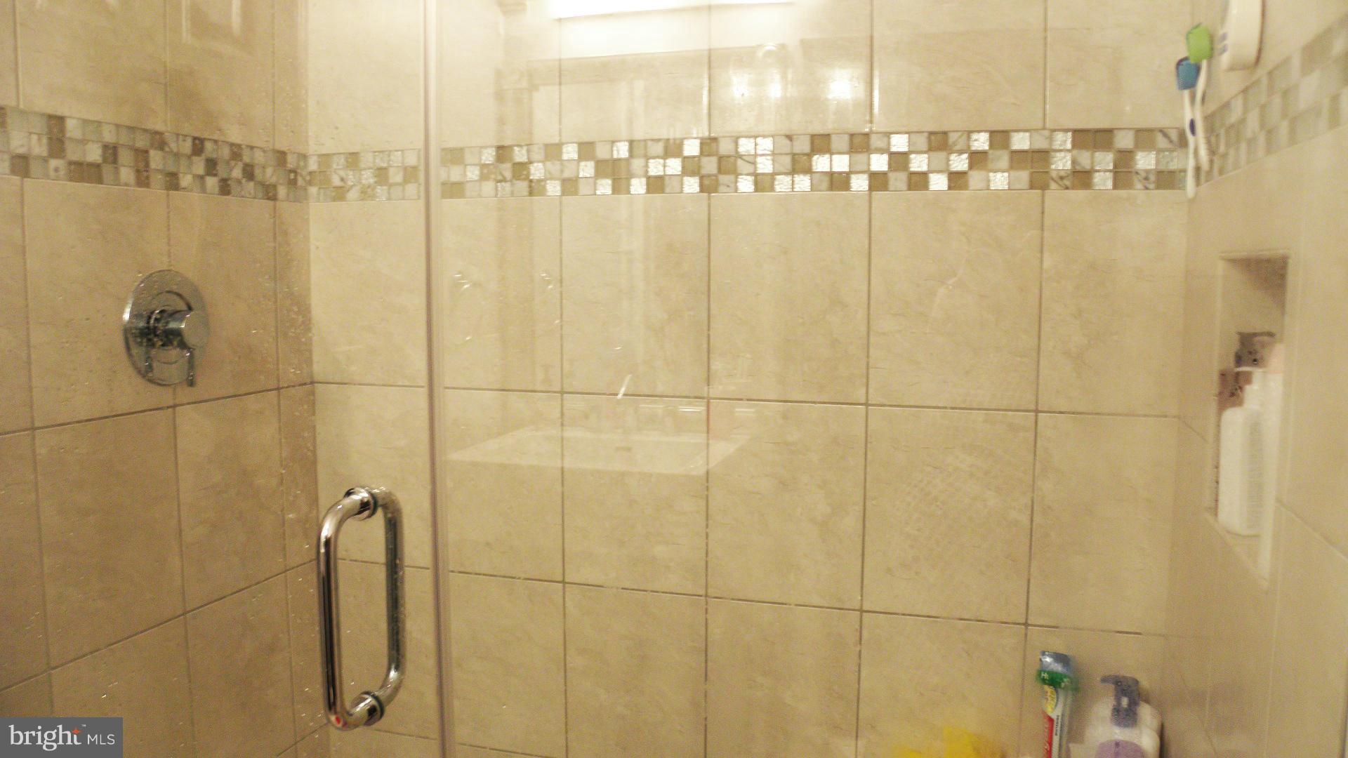 SOUTH KINGS STATION - Residential Lease