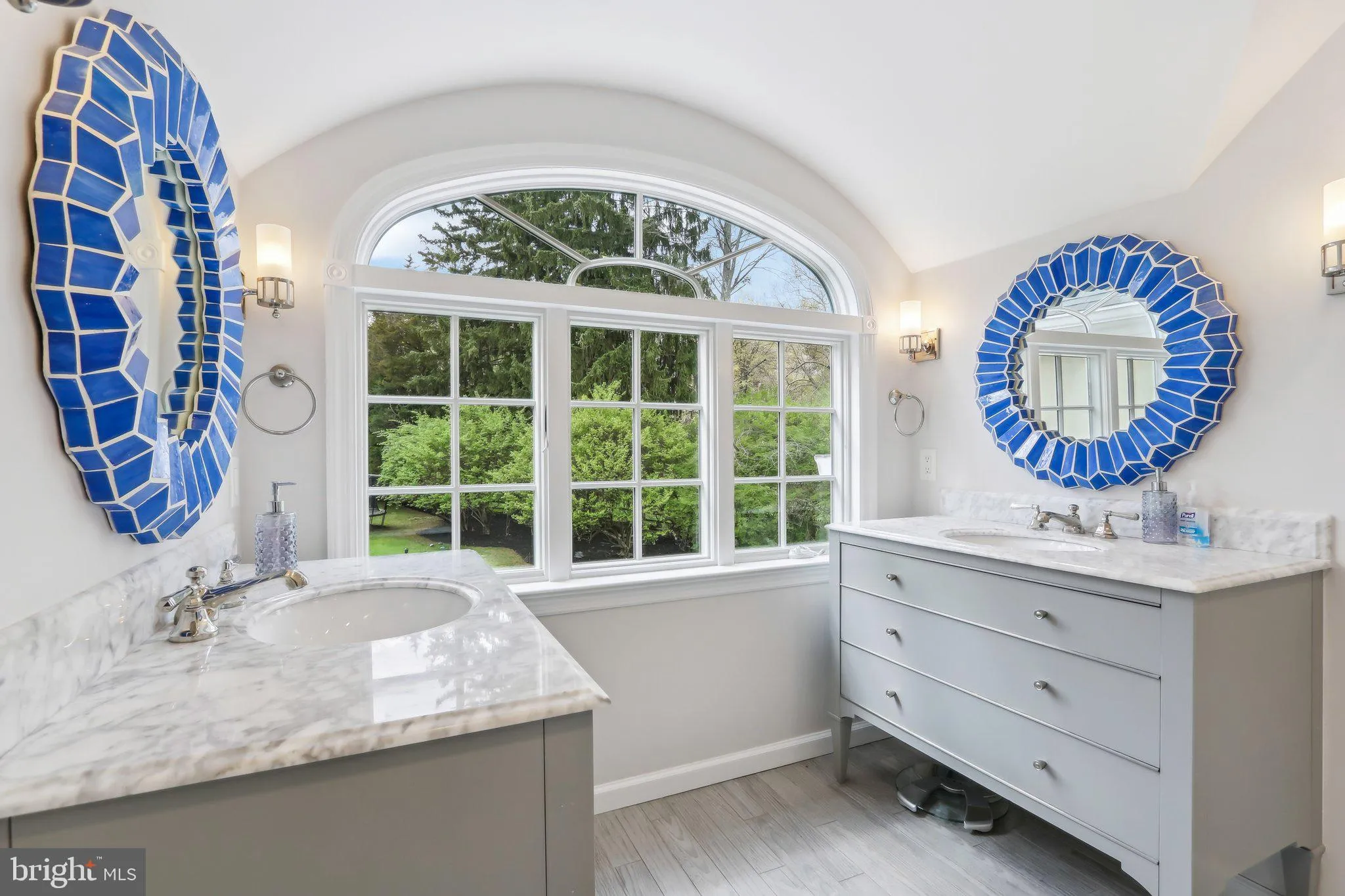 Devon, Pennsylvania 19333, United States, 4 Bedrooms Bedrooms, ,4 BathroomsBathrooms,Residential,Pending,112301