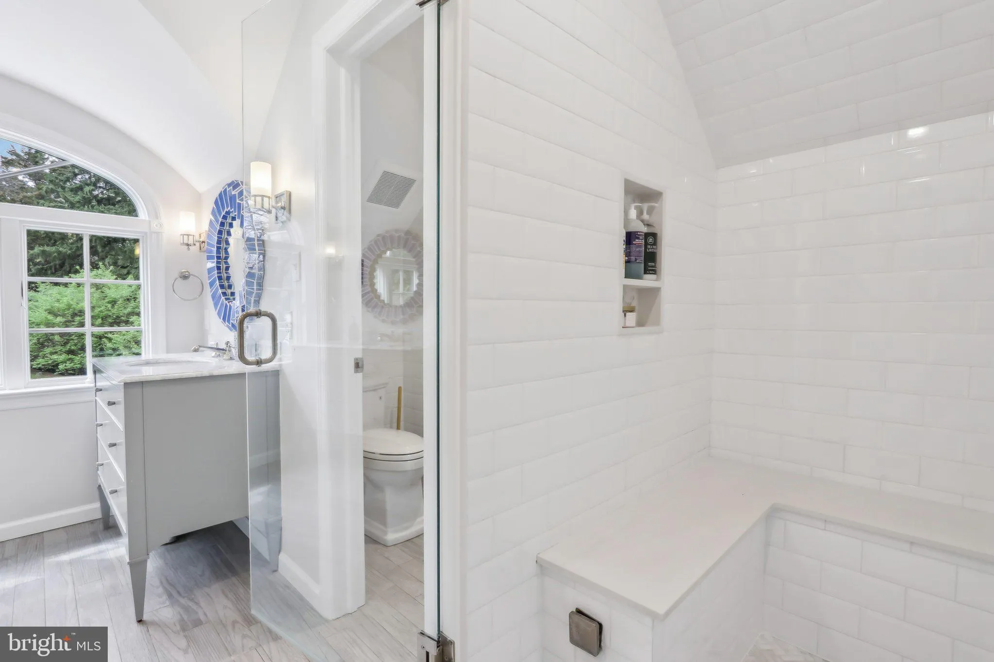 Devon, Pennsylvania 19333, United States, 4 Bedrooms Bedrooms, ,4 BathroomsBathrooms,Residential,Pending,112301