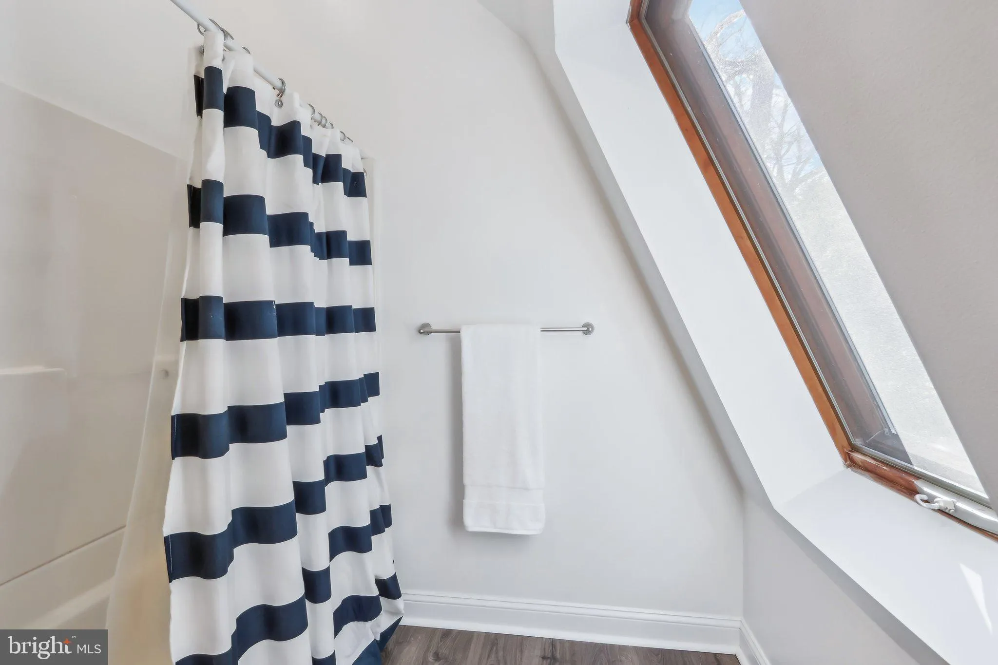 Devon, Pennsylvania 19333, United States, 4 Bedrooms Bedrooms, ,4 BathroomsBathrooms,Residential,Pending,112301