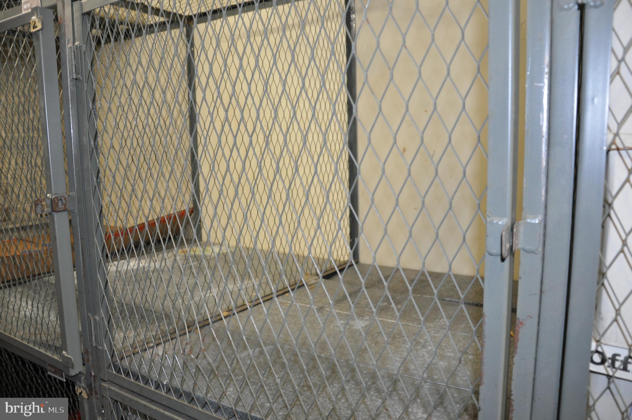 COLONIAL VILLAGE - Residential