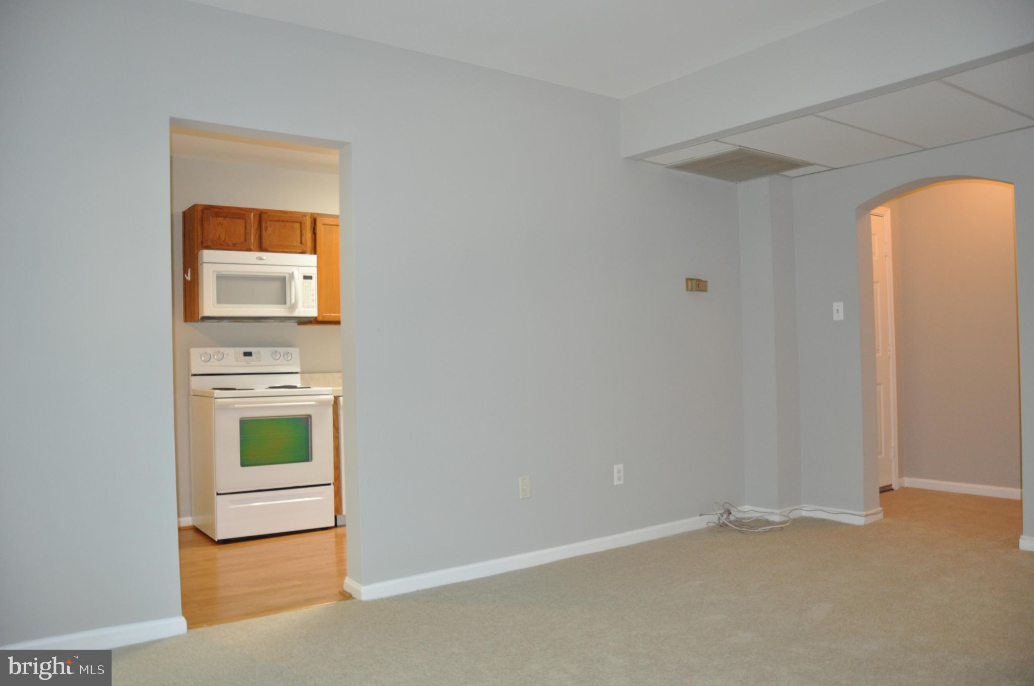 COLONIAL VILLAGE - Residential