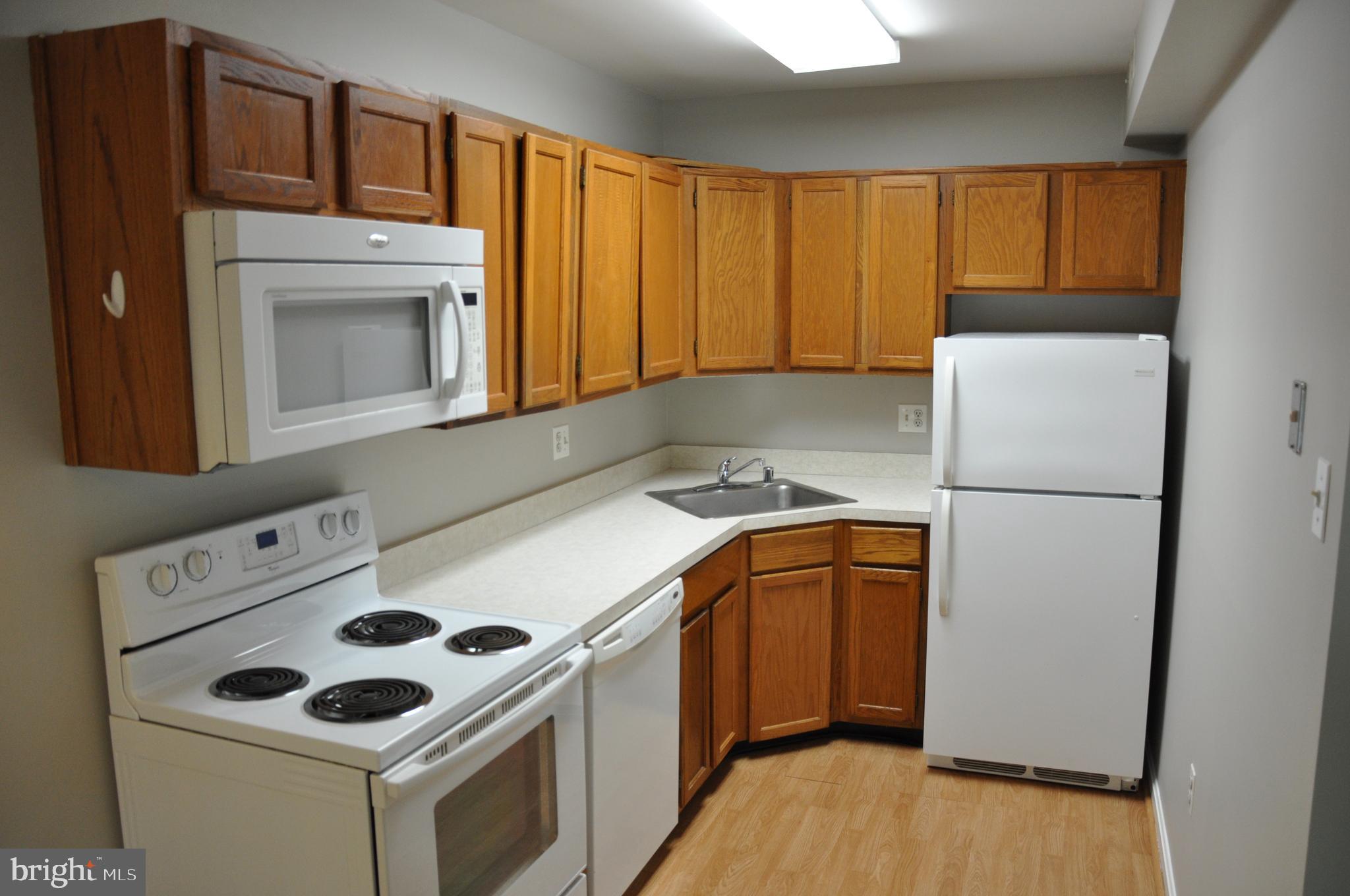 COLONIAL VILLAGE - Residential