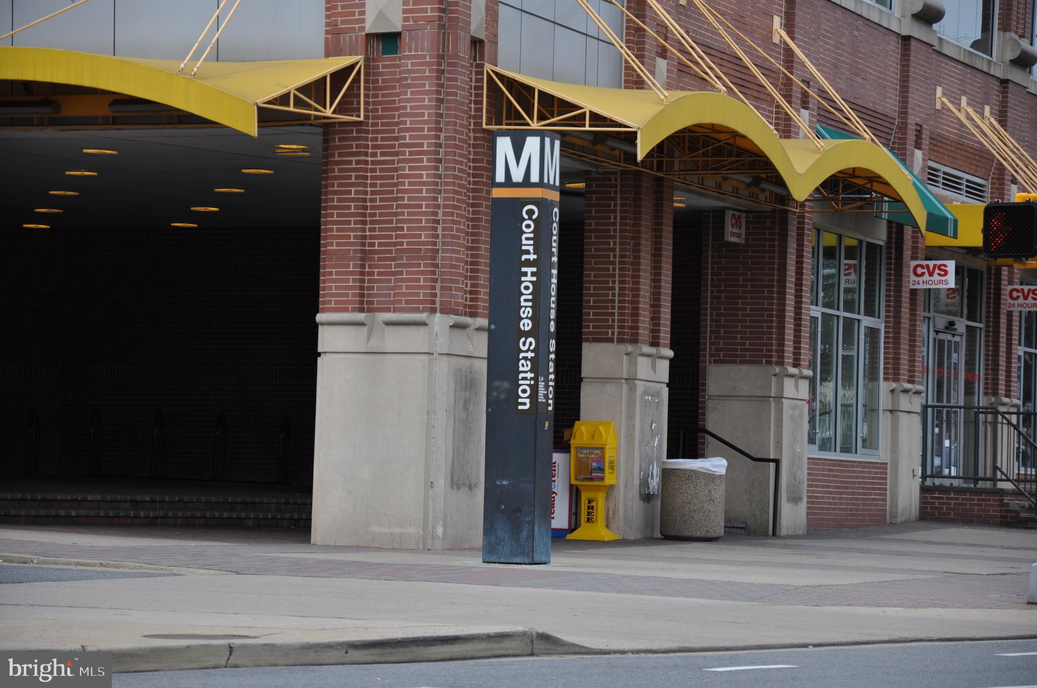 COLONIAL VILLAGE - Residential