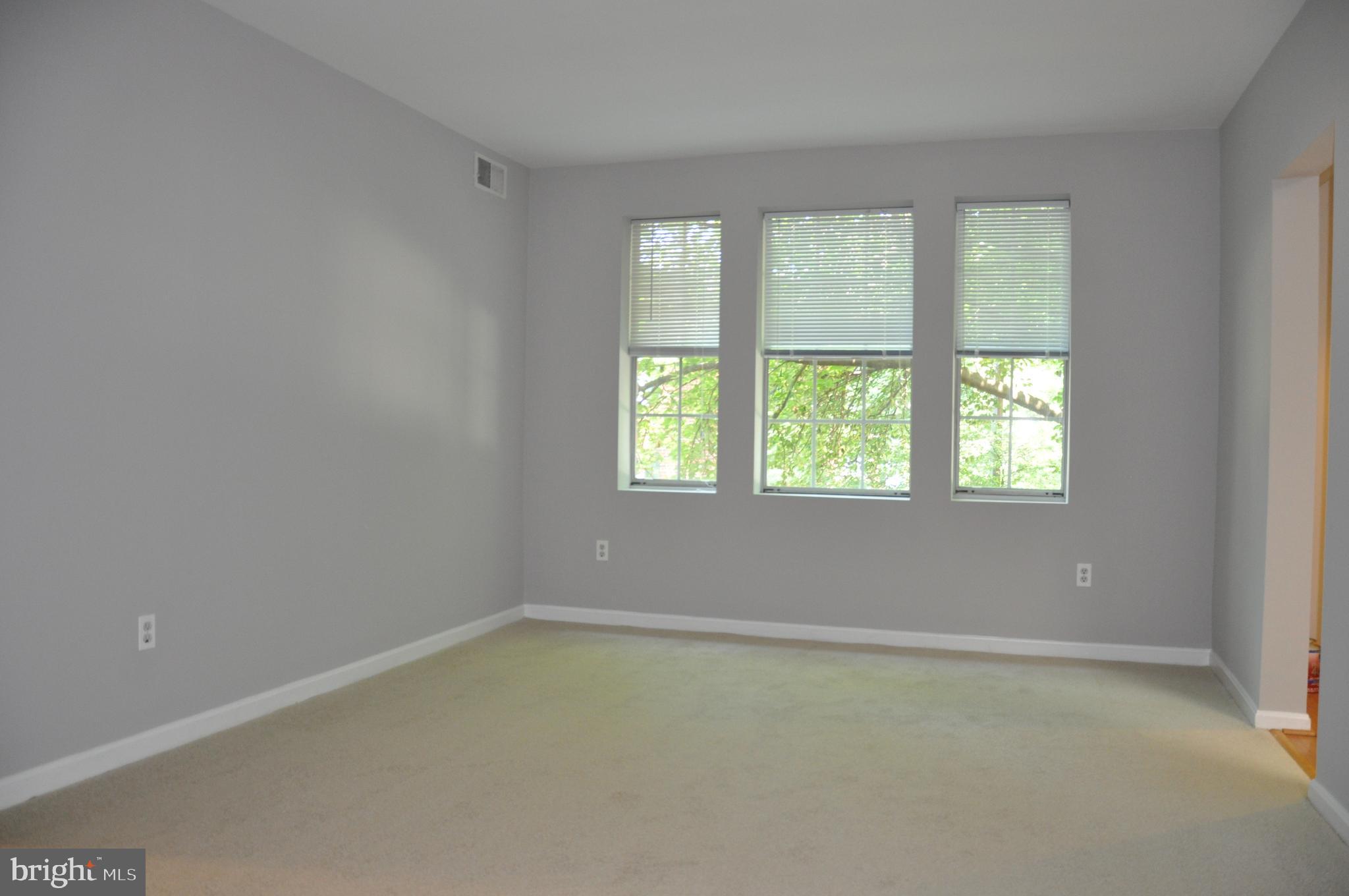 COLONIAL VILLAGE - Residential