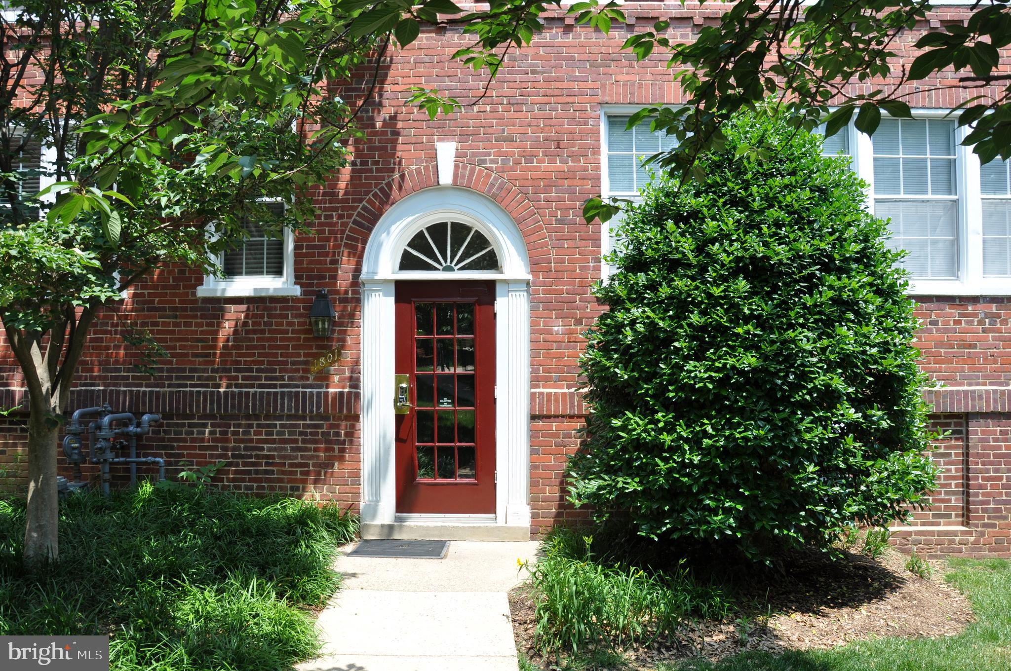 COLONIAL VILLAGE - Residential