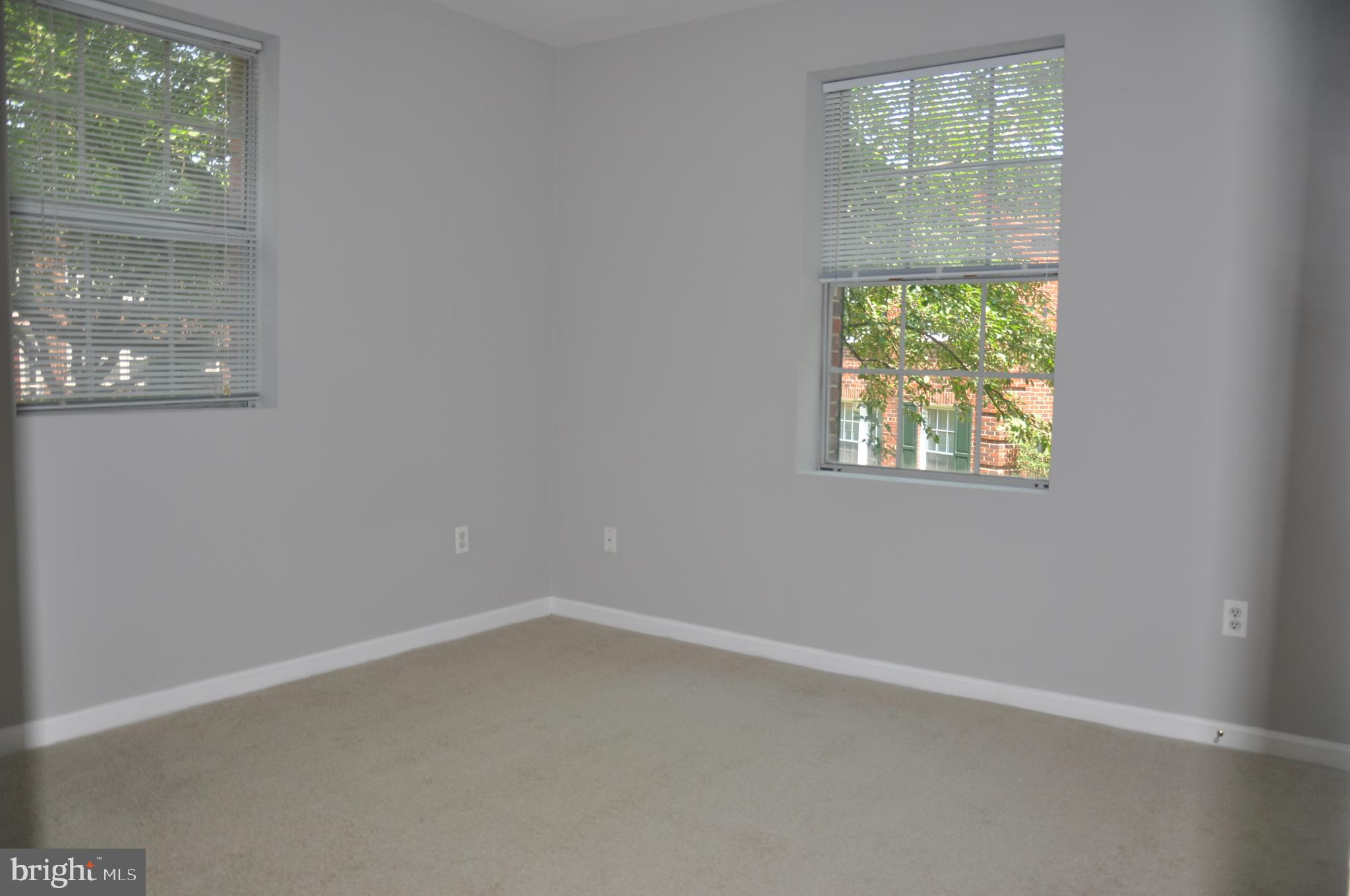 COLONIAL VILLAGE - Residential