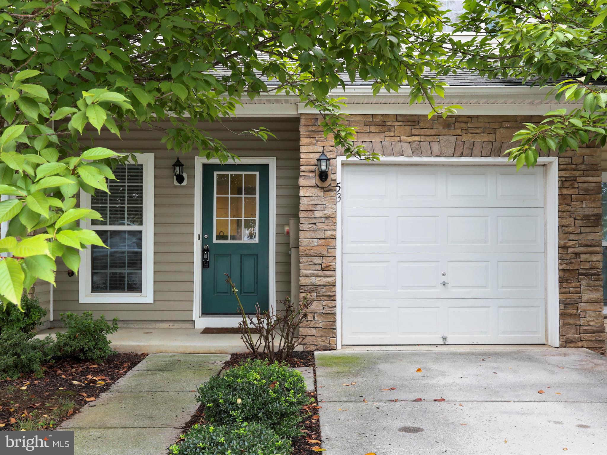 ARCHERS ROCK - Residential