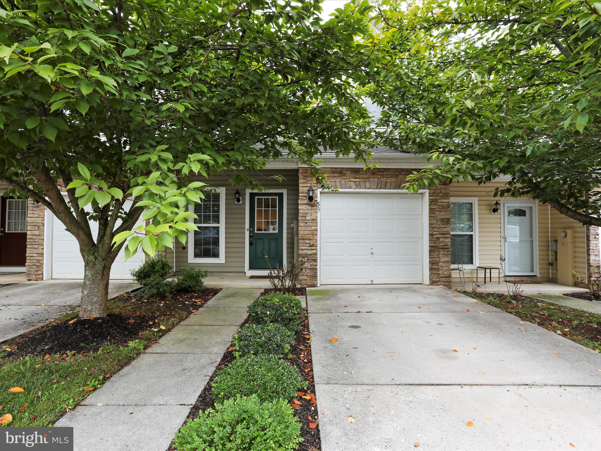 ARCHERS ROCK - Residential