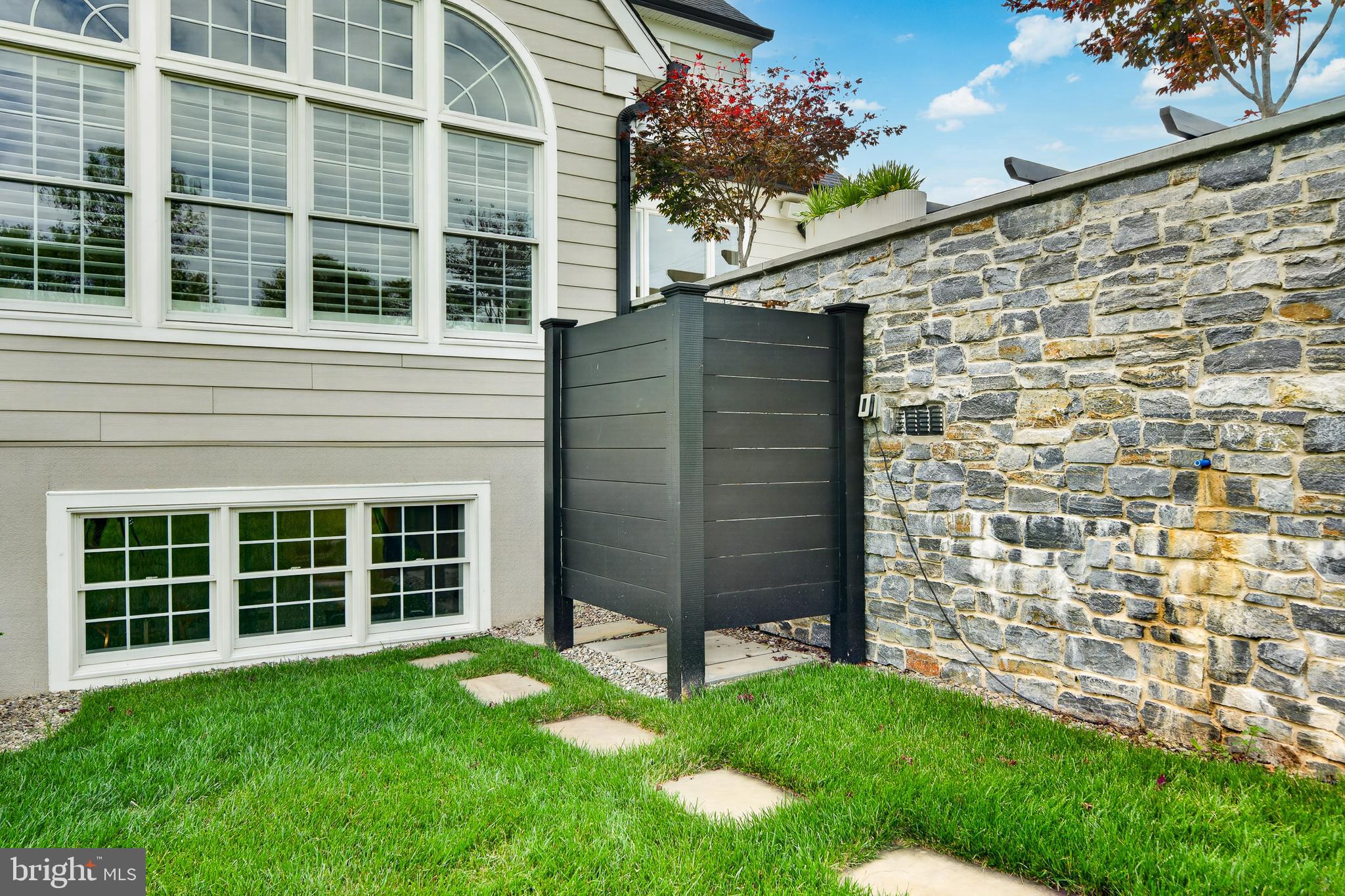 ROSSMORE - Residential
