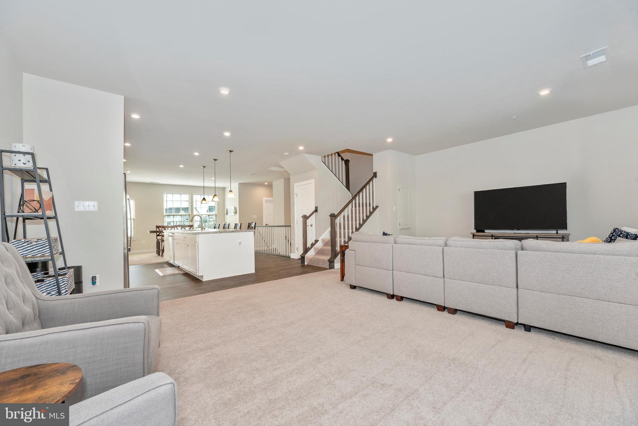 OAKDALE VILLAGE - Residential