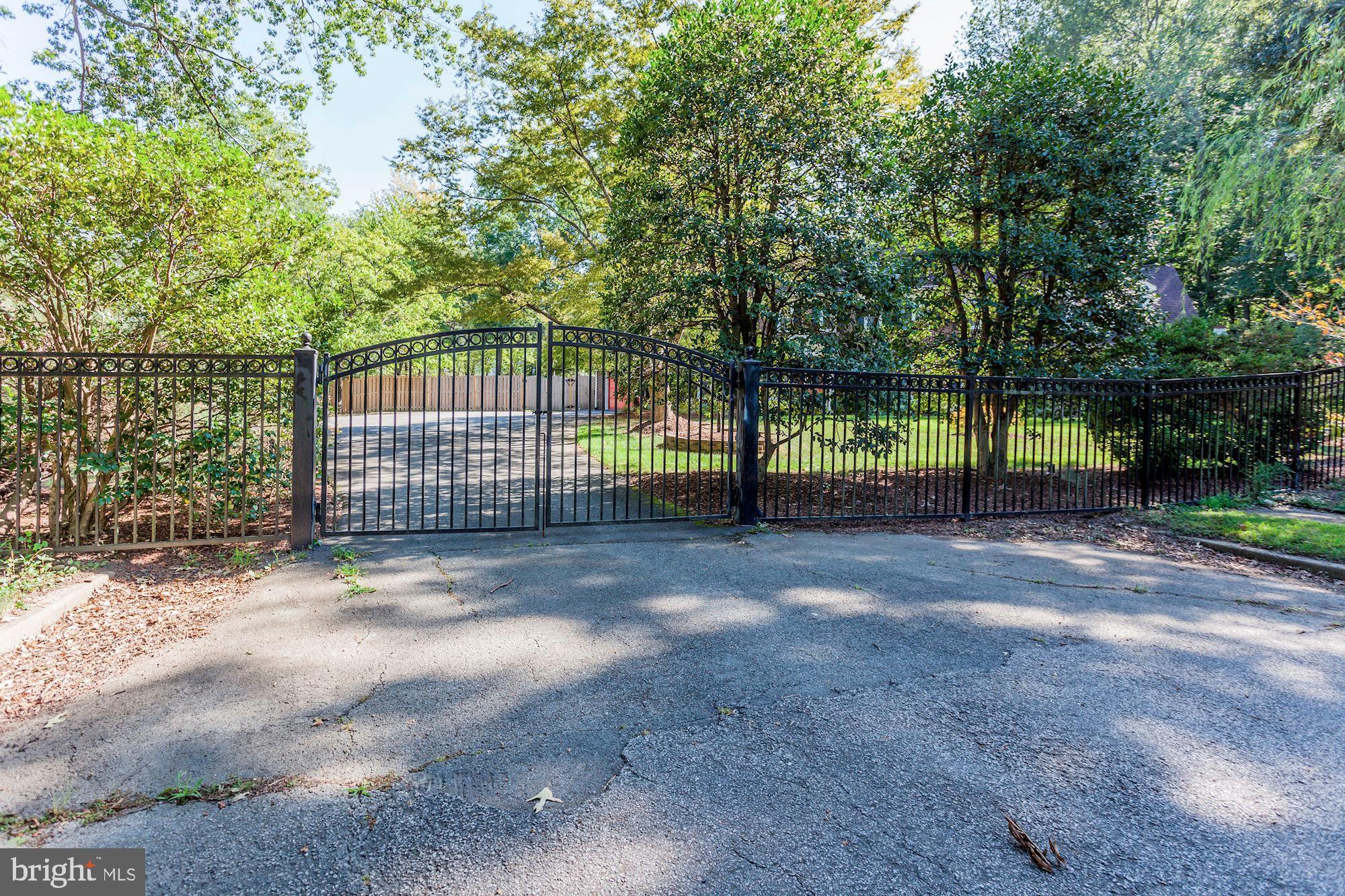 RIVERSIDE ESTATES - Residential