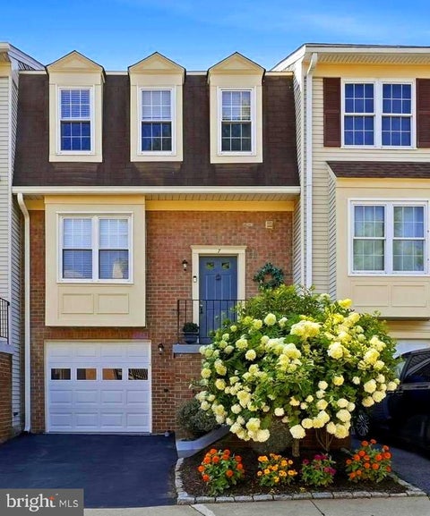 Townhouse For Sale - 7 Lazy Hollow Way<br/> GAITHERSBURG, MD 20878