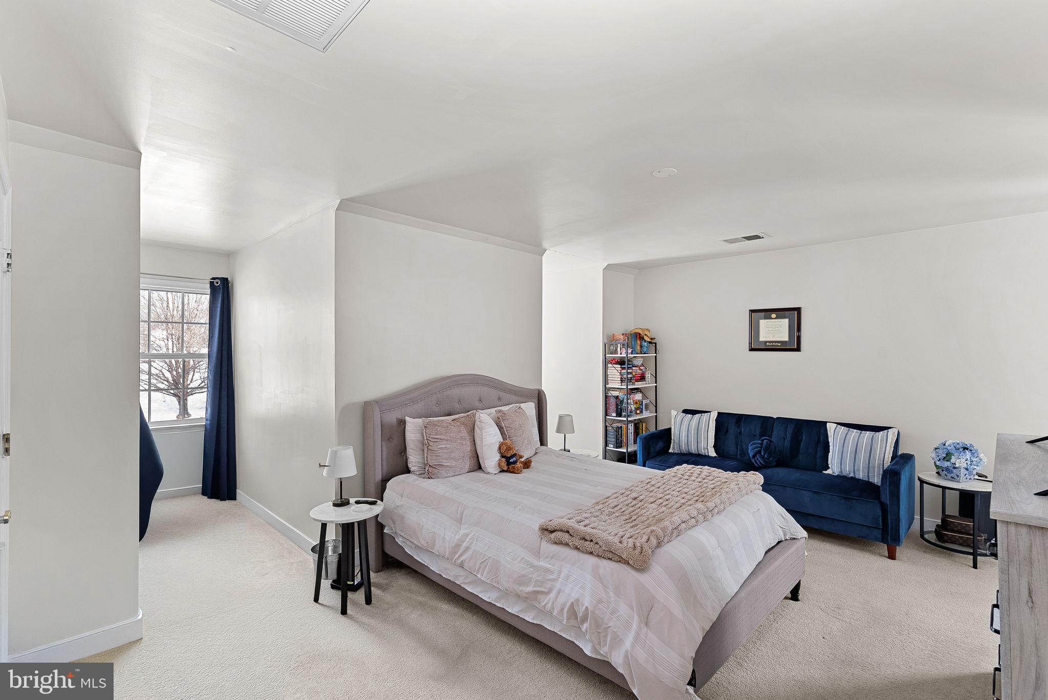 LEESBURG CROSSING - Residential