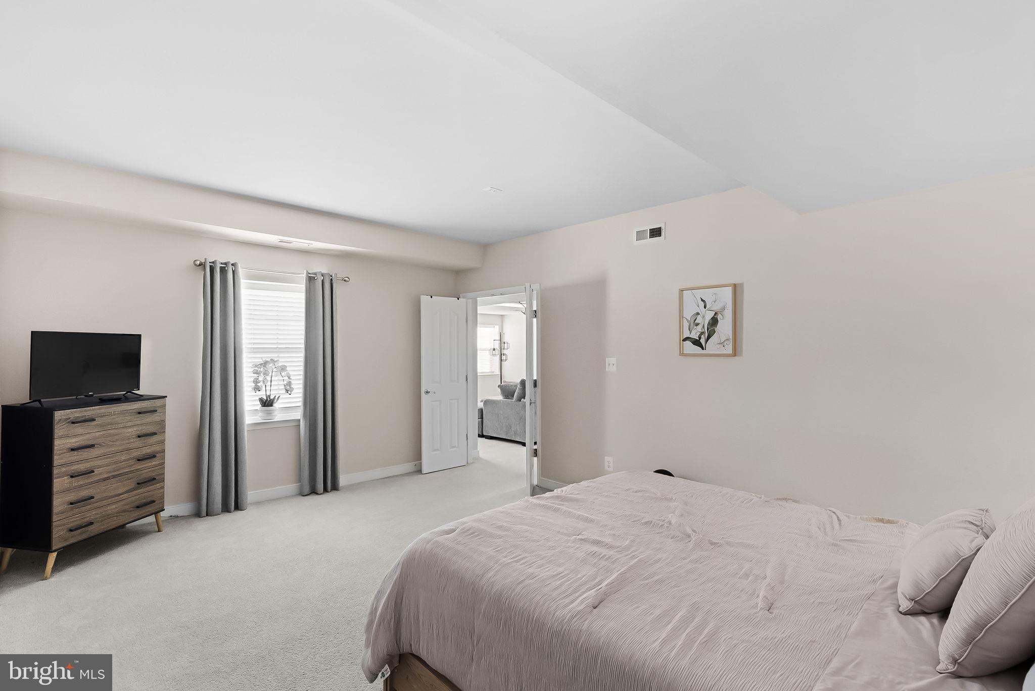 LEESBURG CROSSING - Residential