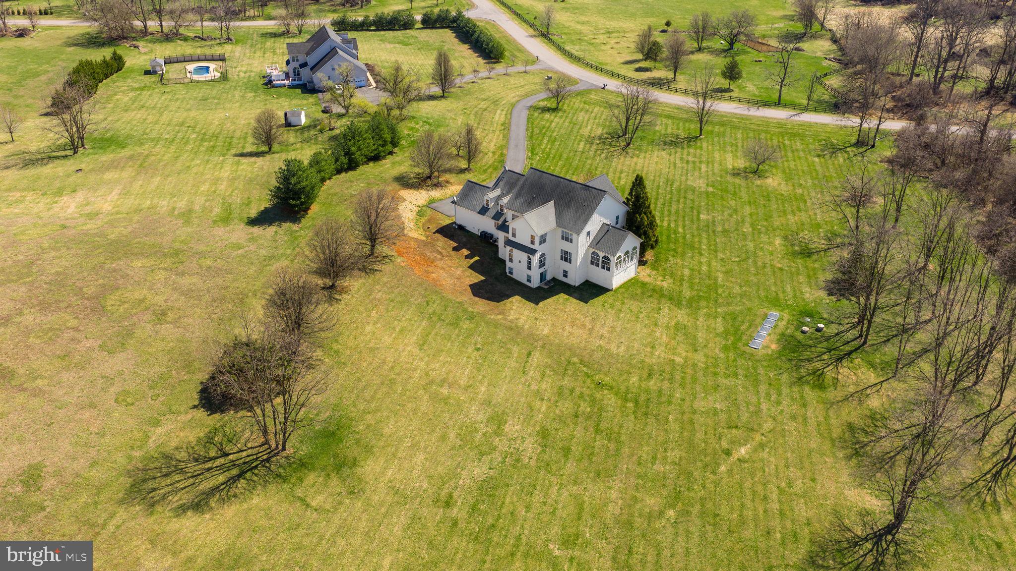 LEESBURG CROSSING - Residential