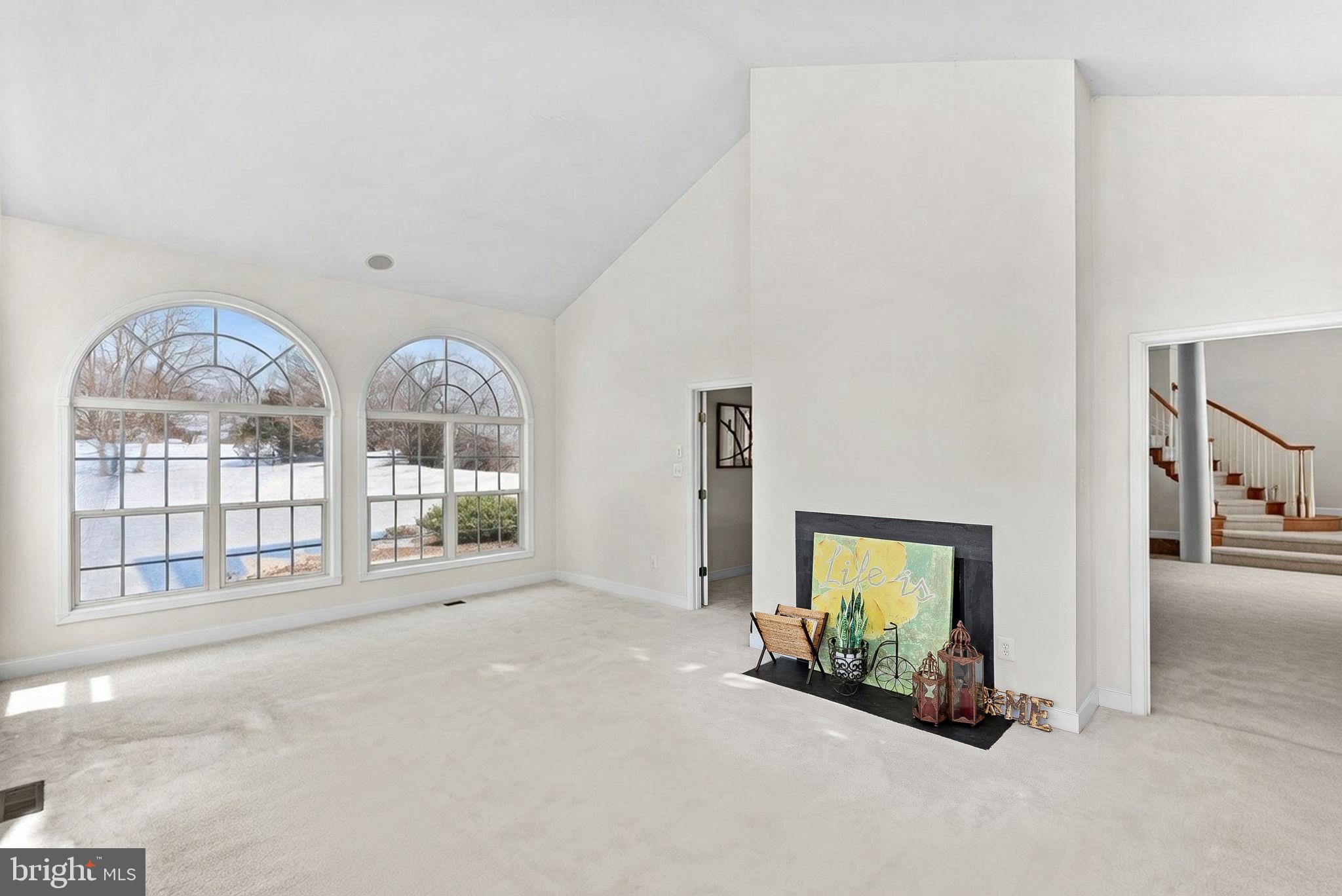 LEESBURG CROSSING - Residential