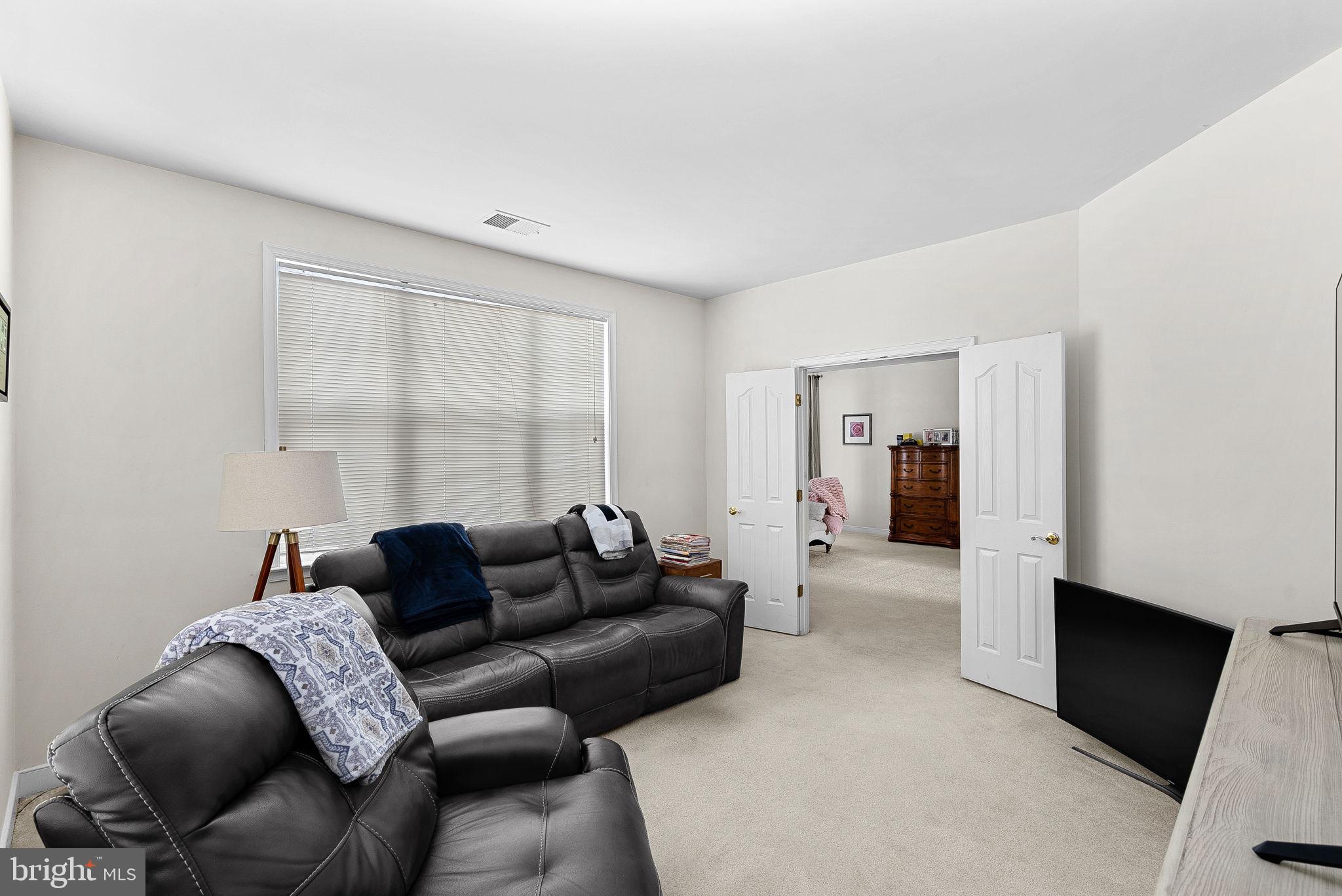 LEESBURG CROSSING - Residential