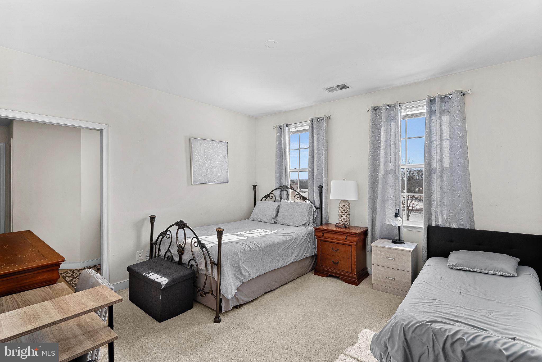 LEESBURG CROSSING - Residential