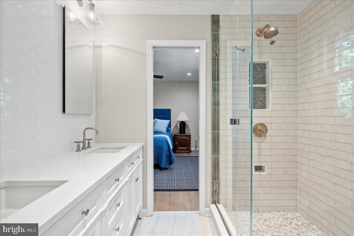 CLIFTON - Residential