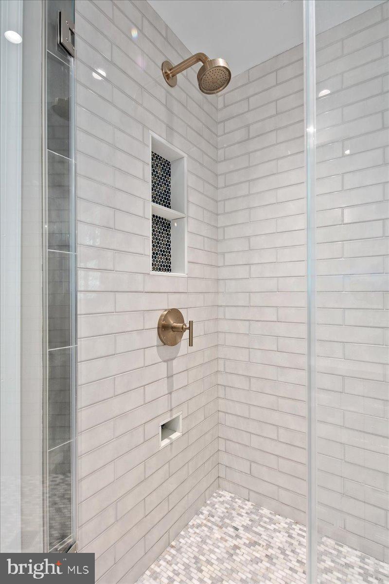 CLIFTON - Residential