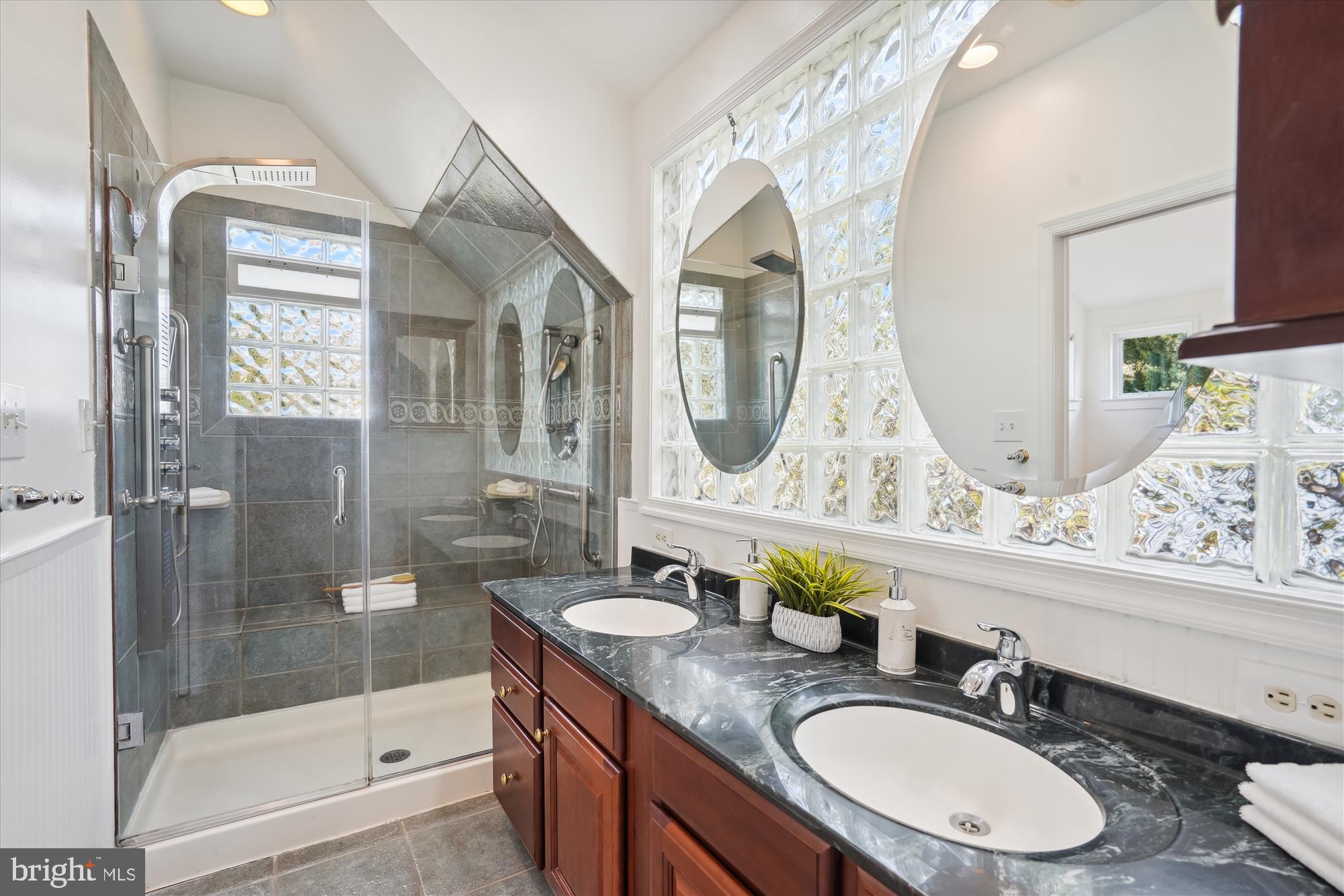 BARCROFT - Residential