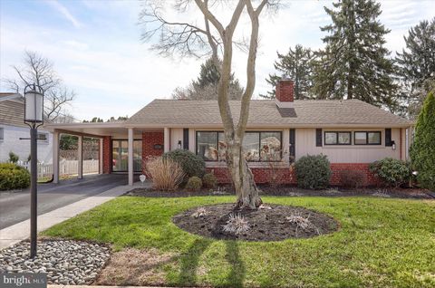 Photo of 550 Walton Street, LEMOYNE, PA 17043 (MLS # PACB2051868)