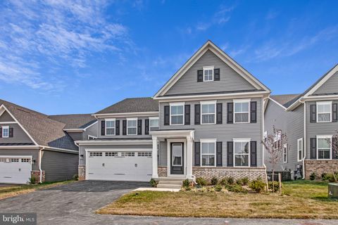 Photo of 1423 Cranesbill Lane, ODENTON, MD 21113 (MLS # MDAA2151946)