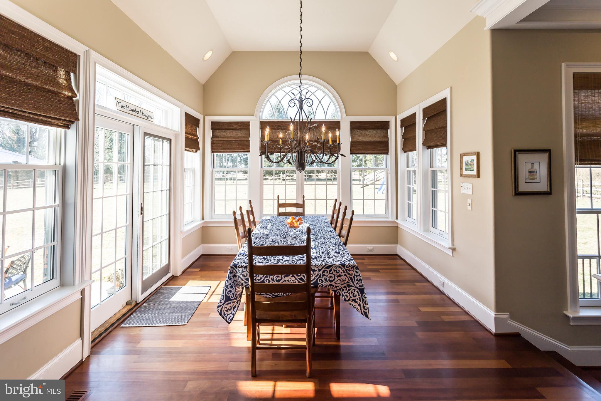 WHITE HORSE - Residential