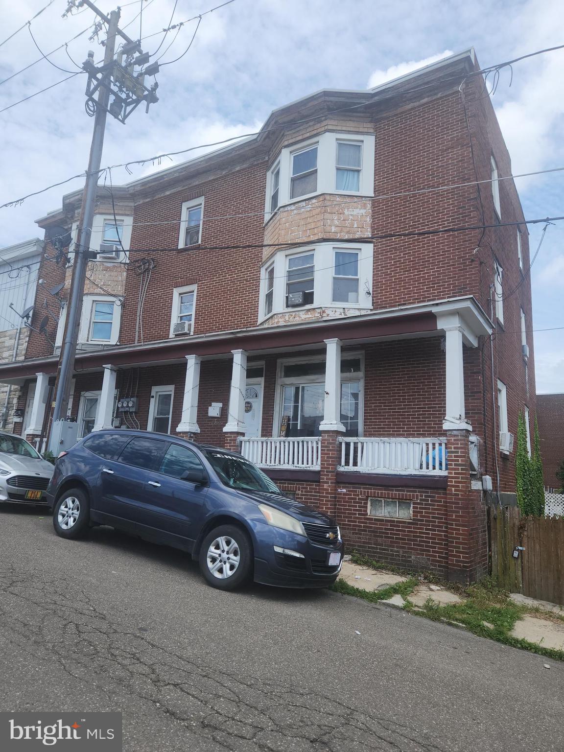 109 E LLOYD STREET
