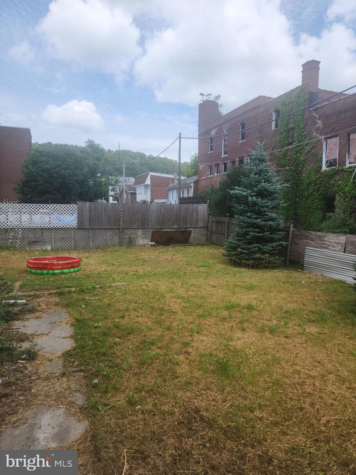 109 E LLOYD STREET