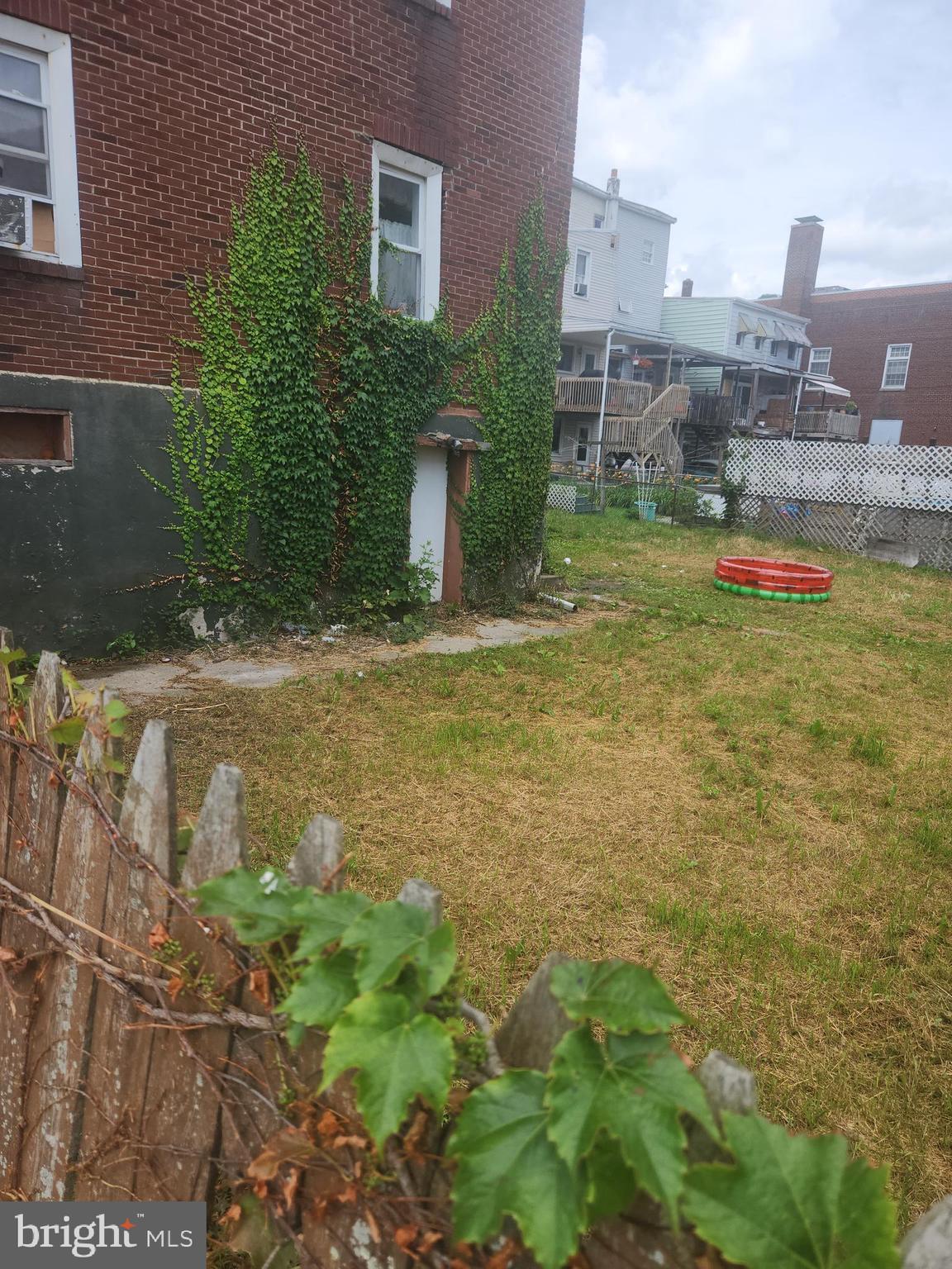 109 E LLOYD STREET