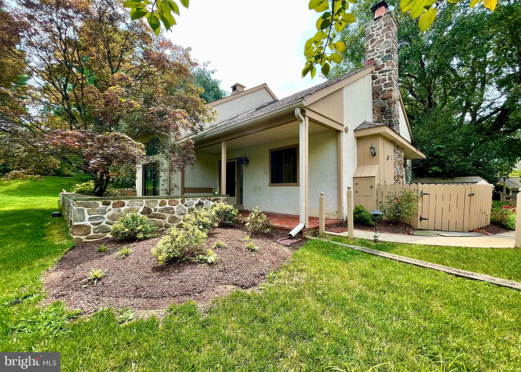 Devon, Pennsylvania 19333, United States, 3 Bedrooms Bedrooms, ,4 BathroomsBathrooms,Residential,Pending,187426