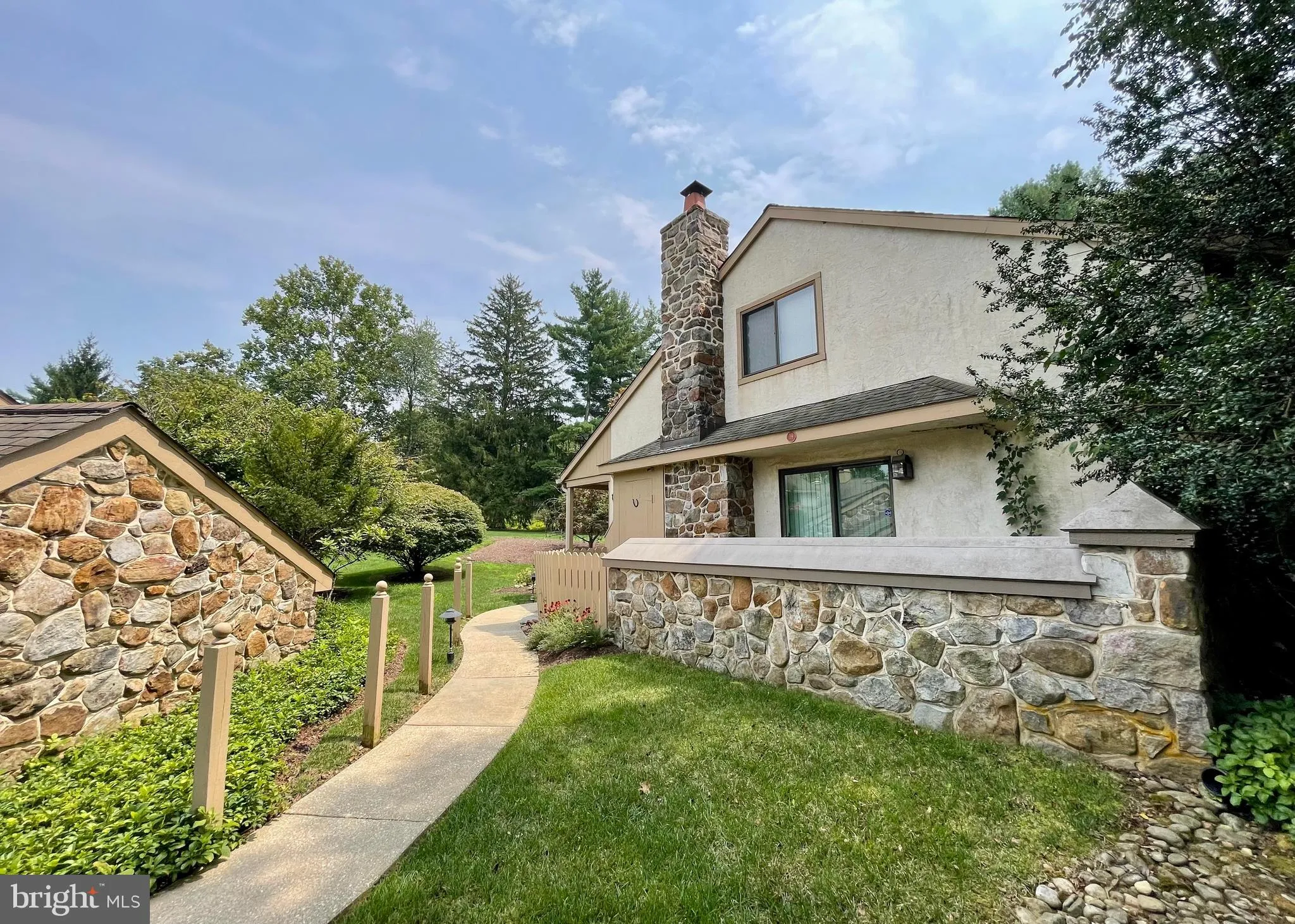 Devon, Pennsylvania 19333, United States, 3 Bedrooms Bedrooms, ,4 BathroomsBathrooms,Residential,Pending,187426