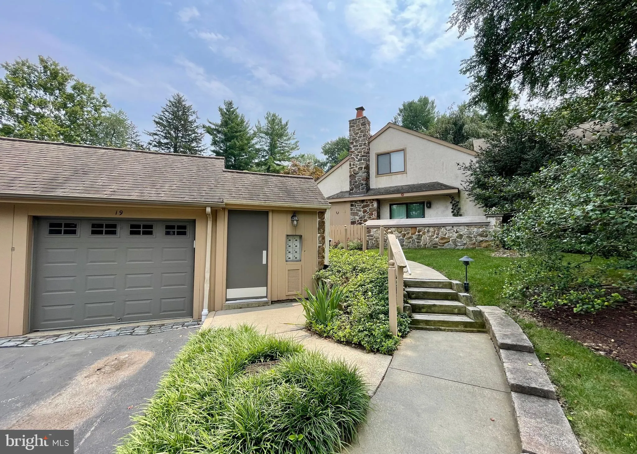 Devon, Pennsylvania 19333, United States, 3 Bedrooms Bedrooms, ,4 BathroomsBathrooms,Residential,Pending,187426