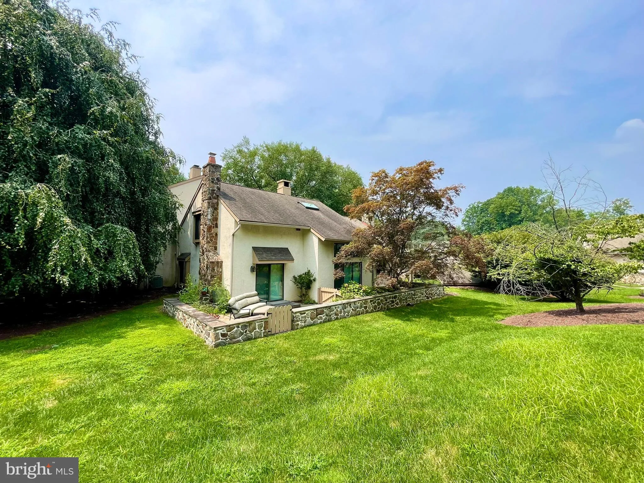 Devon, Pennsylvania 19333, United States, 3 Bedrooms Bedrooms, ,4 BathroomsBathrooms,Residential,Pending,187426