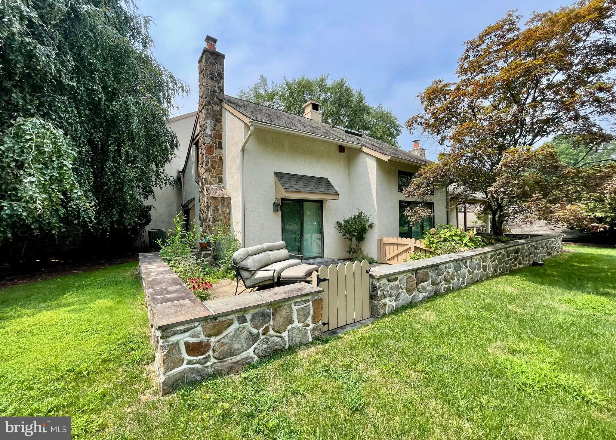 Devon, Pennsylvania 19333, United States, 3 Bedrooms Bedrooms, ,4 BathroomsBathrooms,Residential,Pending,187426