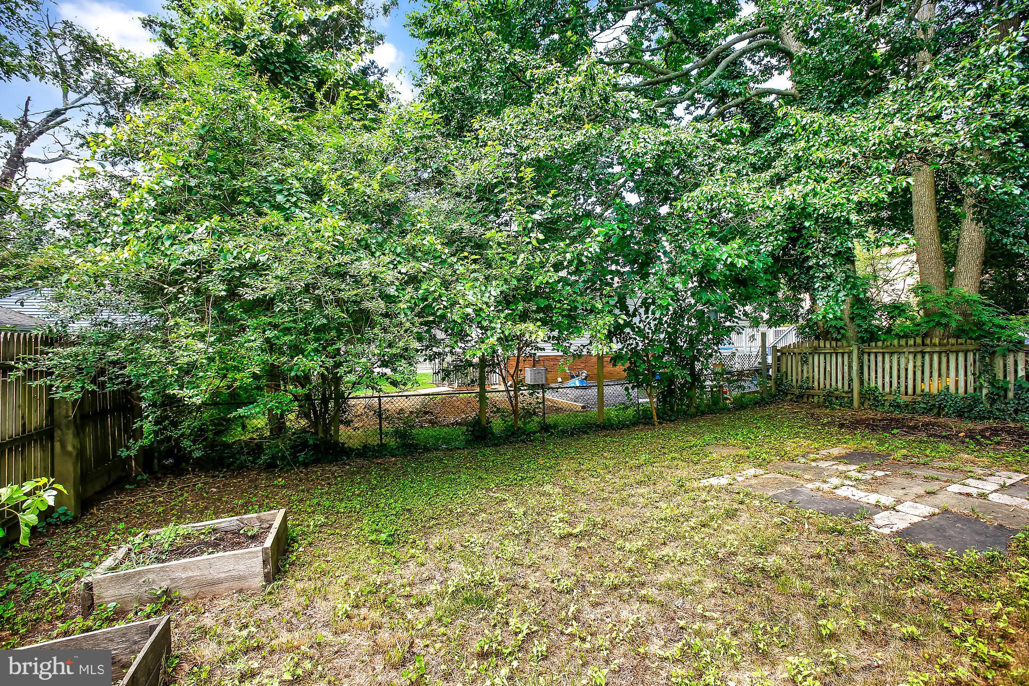 WOODLAND BEACH - Residential