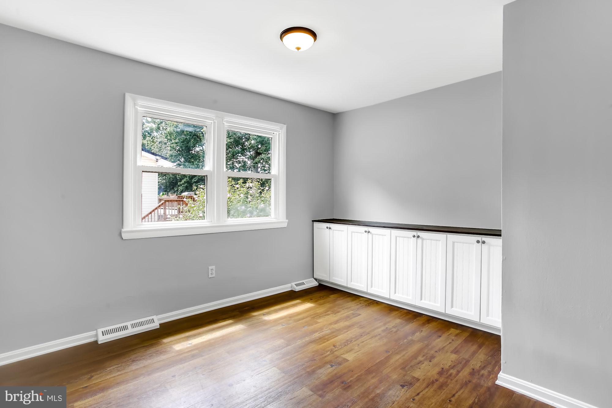 WOODLAND BEACH - Residential