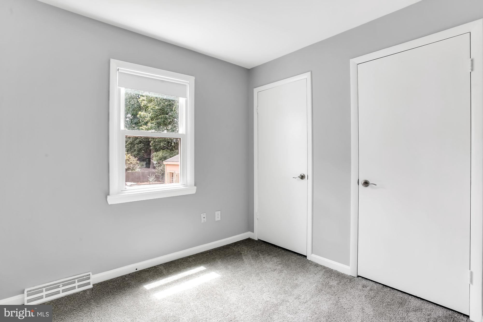 WOODLAND BEACH - Residential