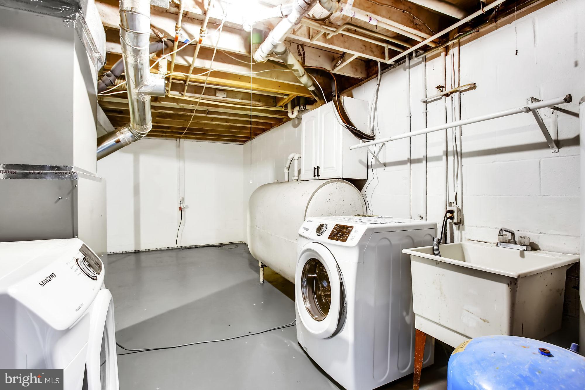 WOODLAND BEACH - Residential