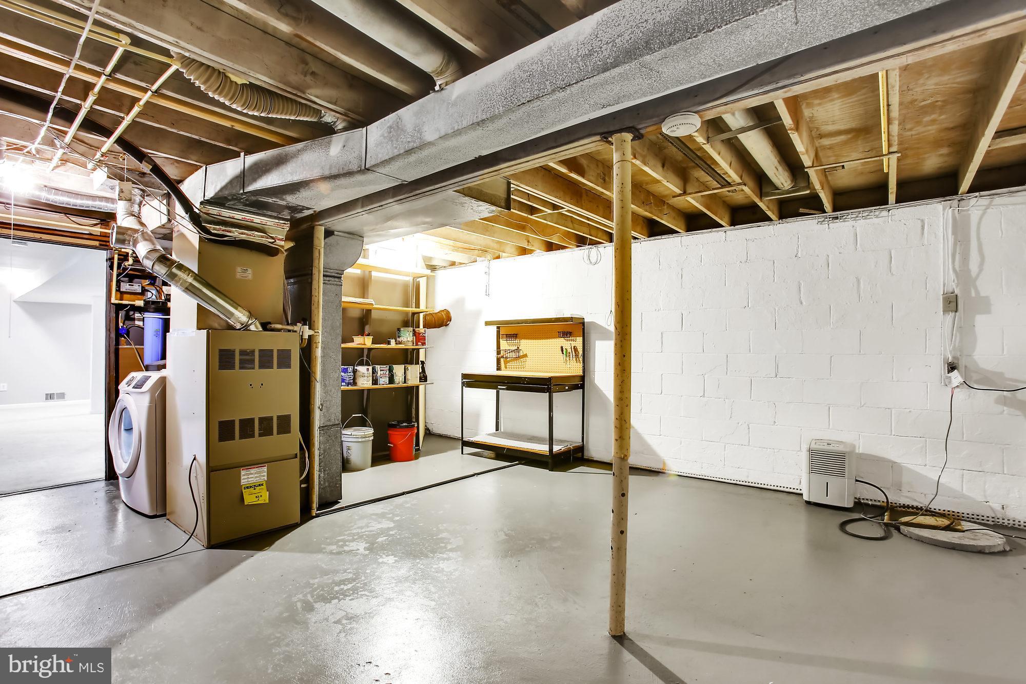 WOODLAND BEACH - Residential