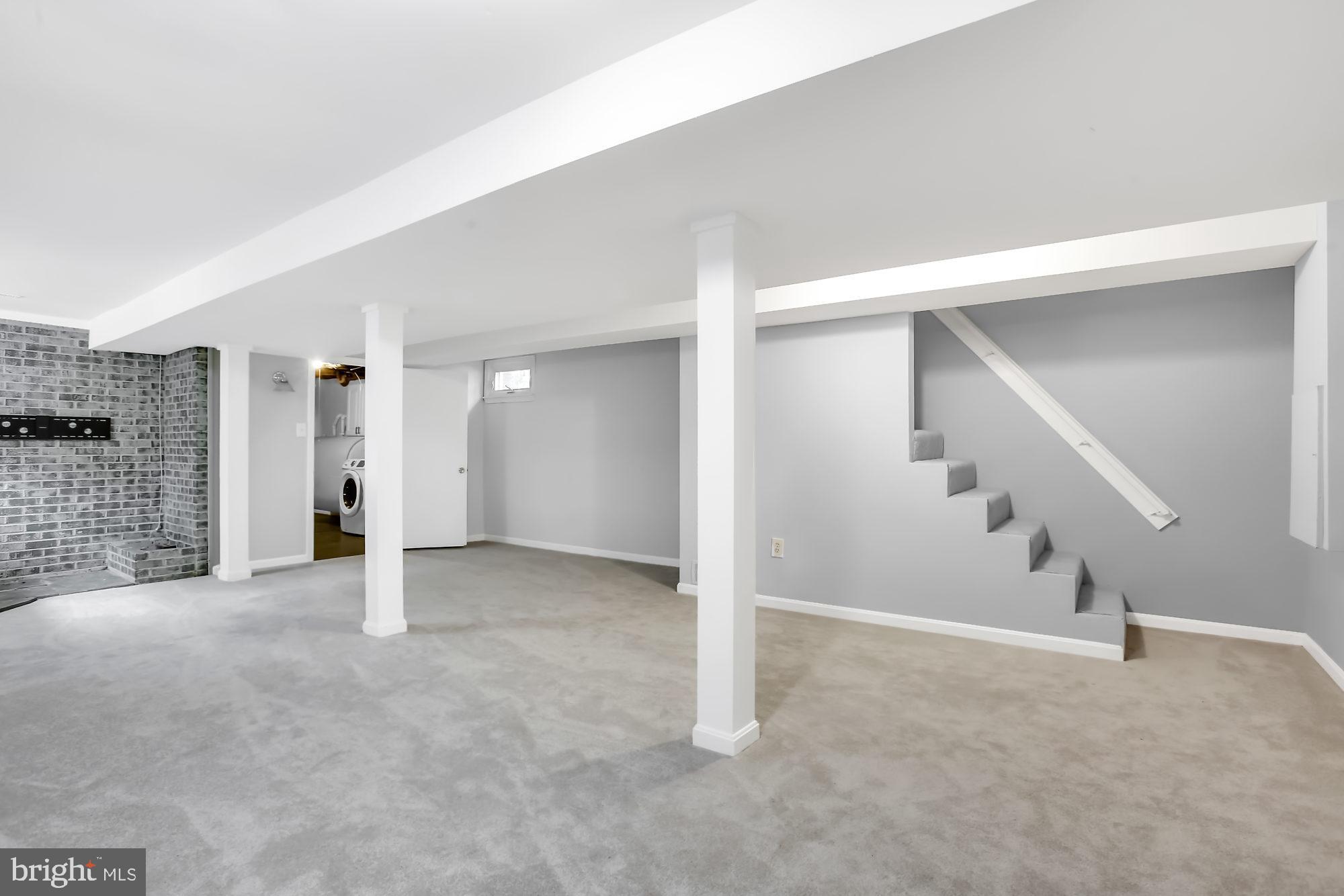 WOODLAND BEACH - Residential