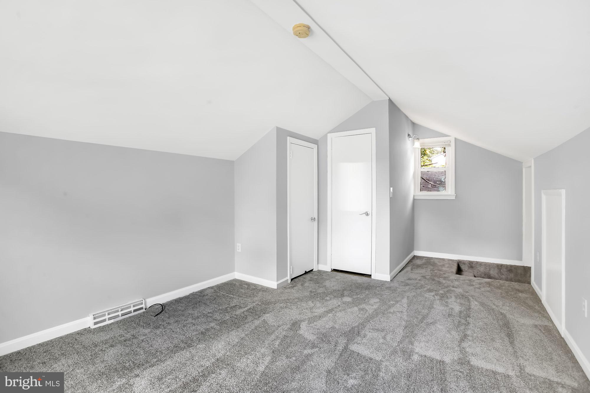 WOODLAND BEACH - Residential