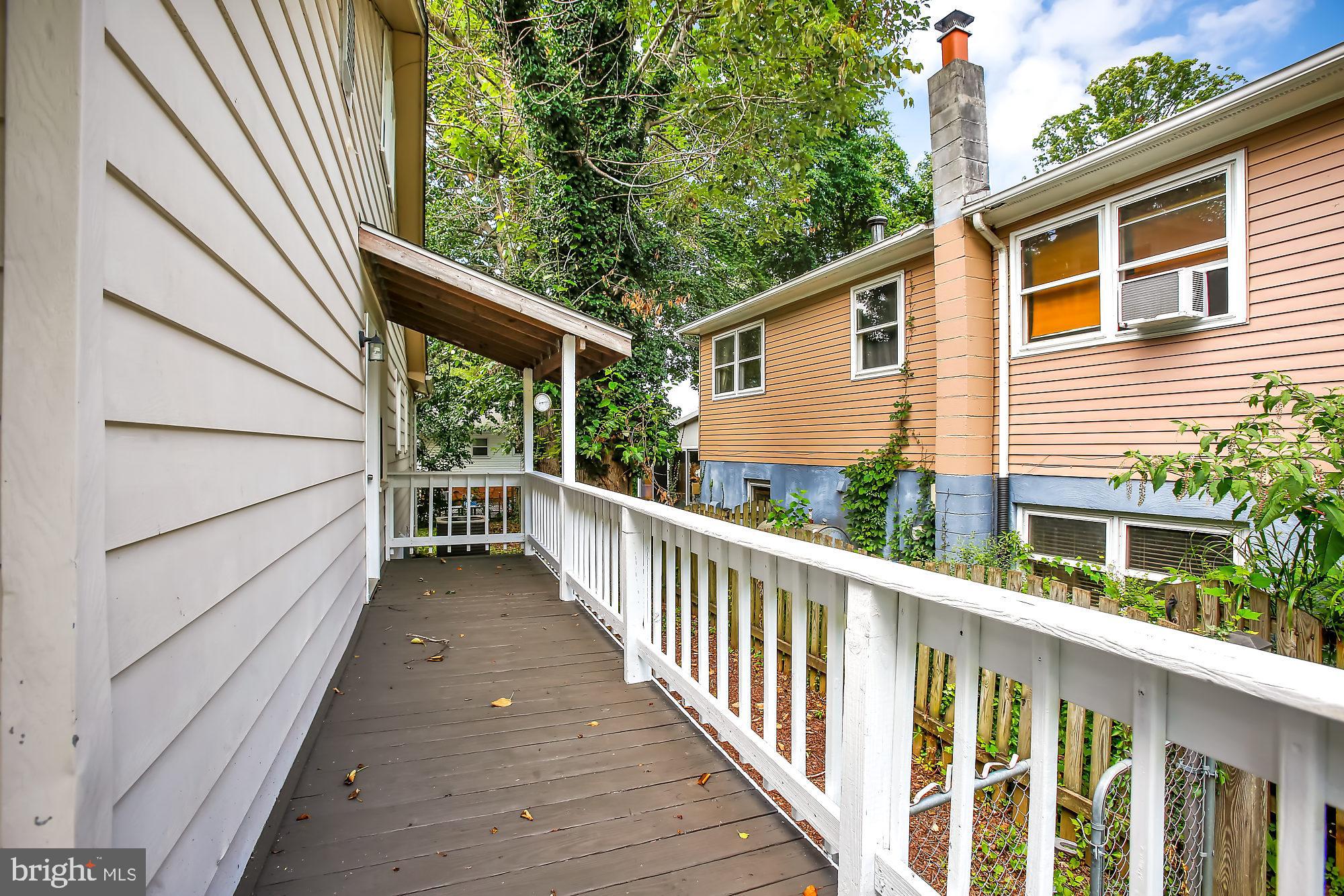 WOODLAND BEACH - Residential