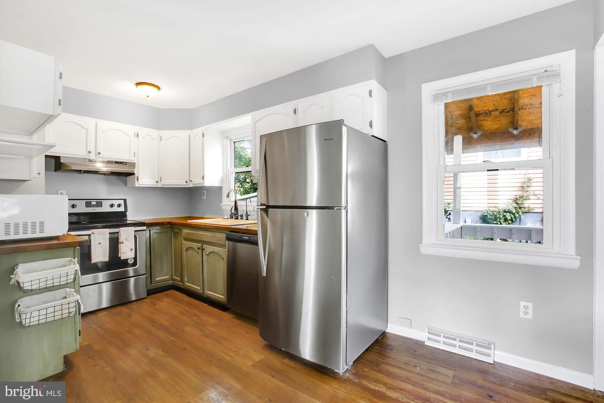 WOODLAND BEACH - Residential