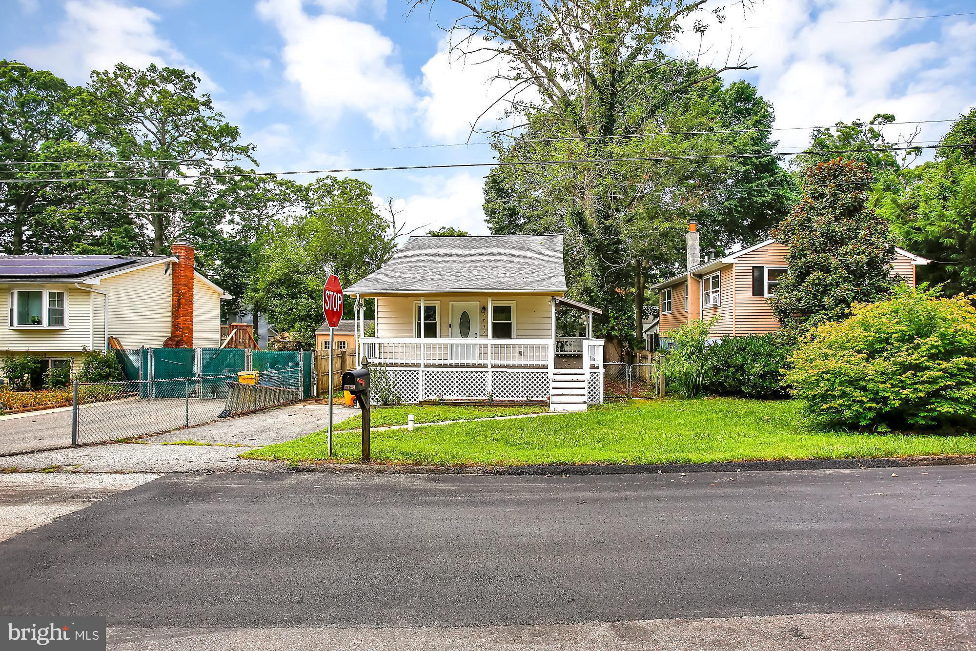 WOODLAND BEACH - Residential