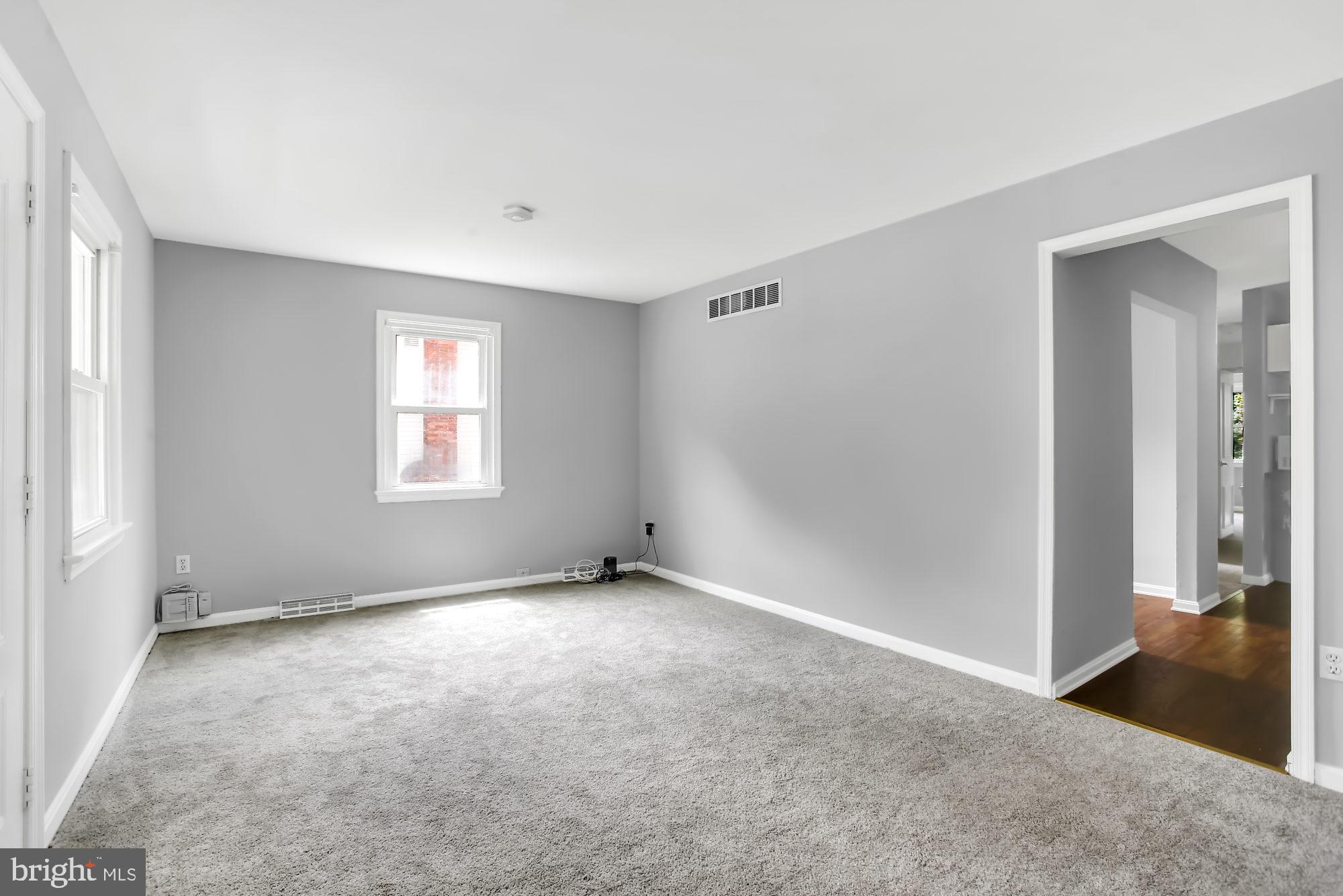 WOODLAND BEACH - Residential